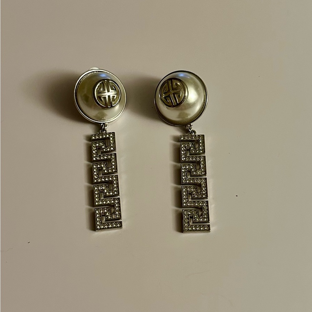 Chic Silver and Pearl Geometric Earrings